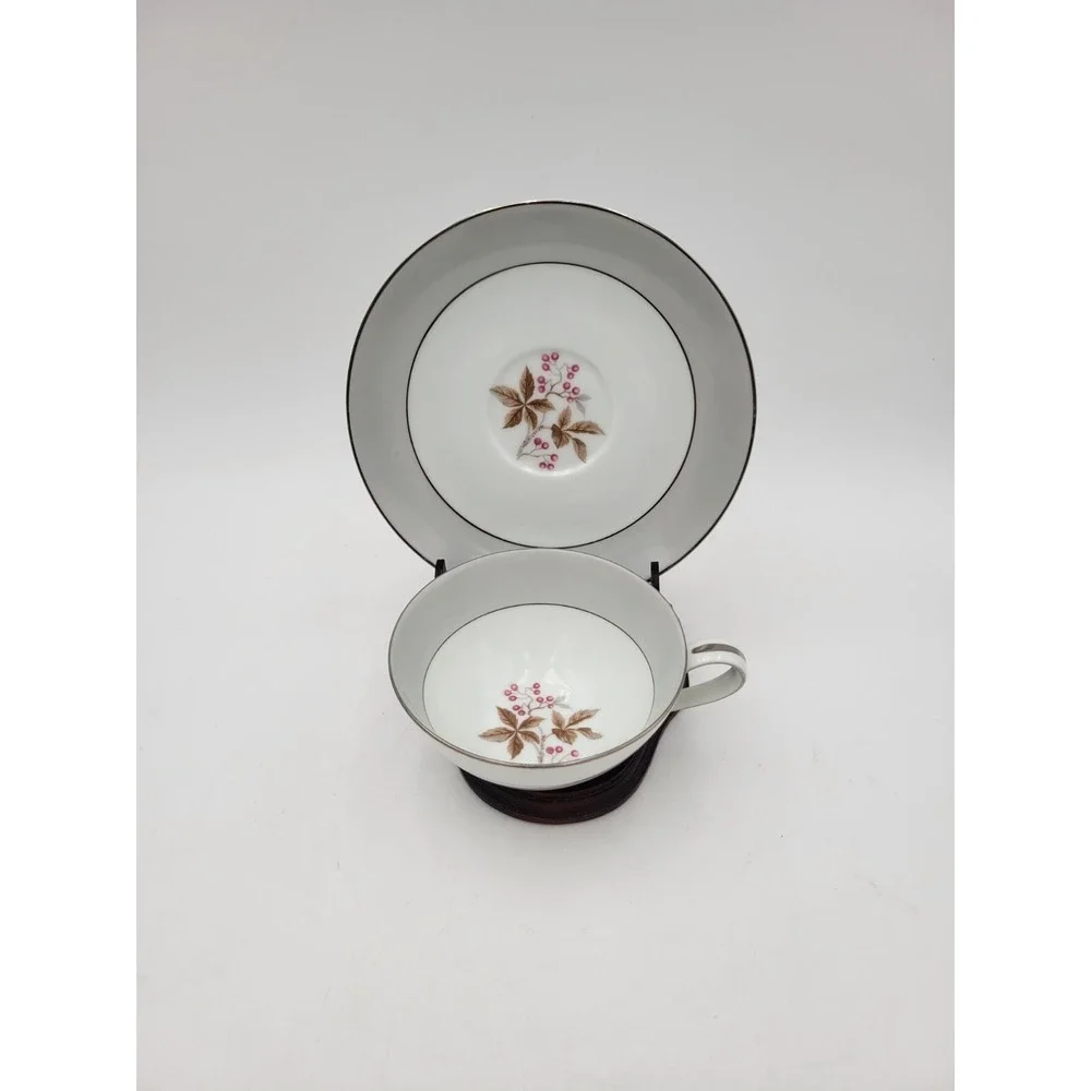 Noritake China #5447 Leaves Berries tea cup & saucer Gray‎ w/ pink berries 50s
